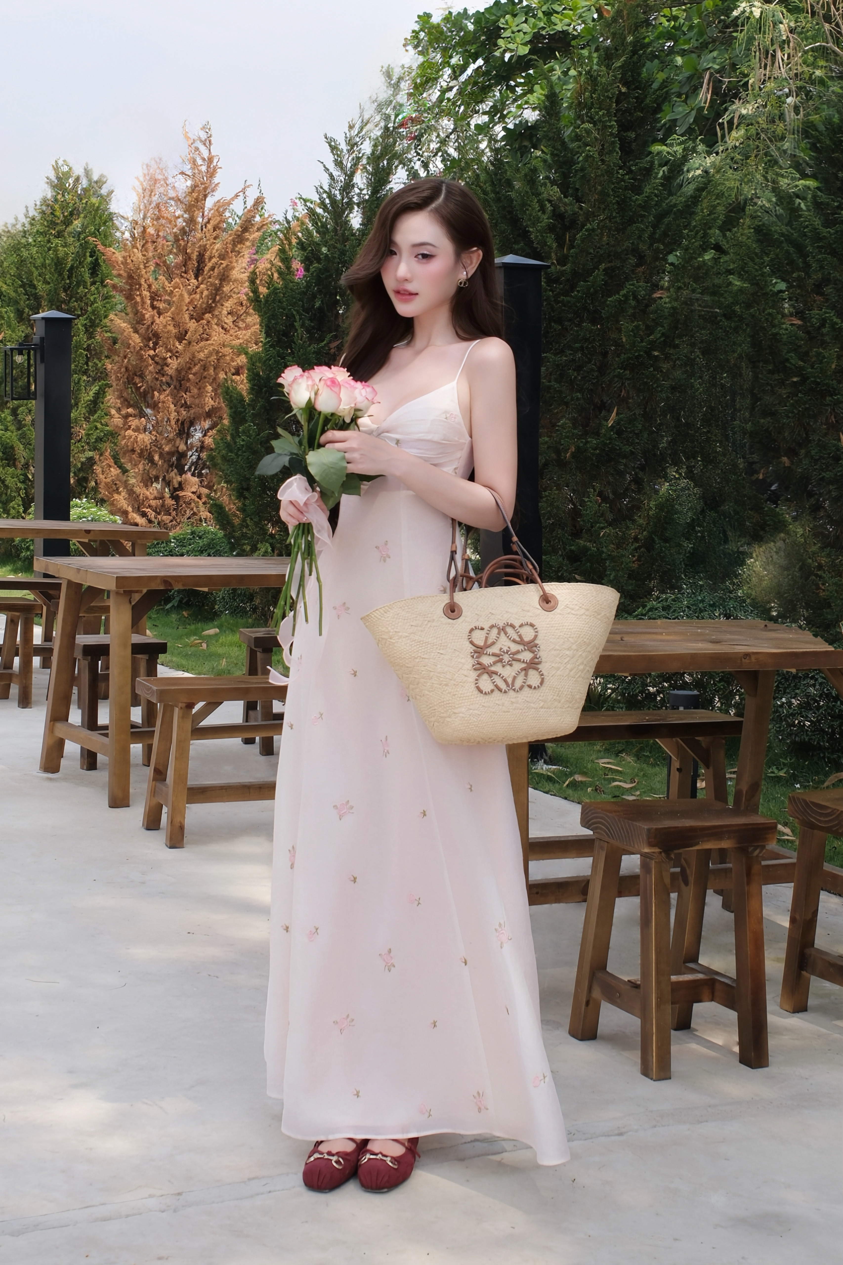 Đầm Dây Hoa Thêu Xoắn Ngực